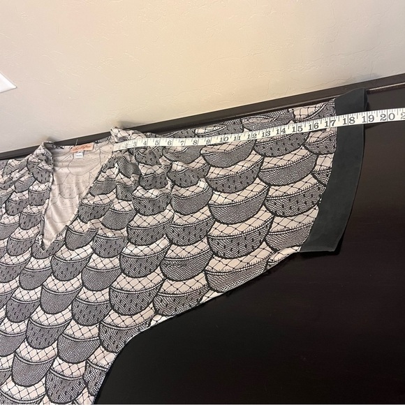 Mara Hoffman 100% Silk jersey printed casual tunic top, plunging Vneckline M - Picture 9 of 11